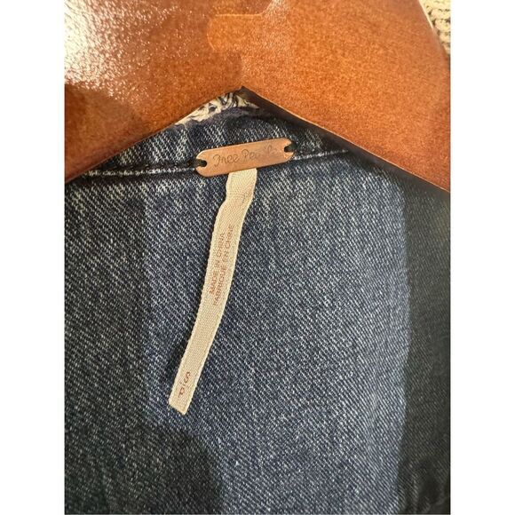 Free People Distressed Denim Jacket with Knit Sleeves & Hood Women's Size Small - Picture 5 of 11